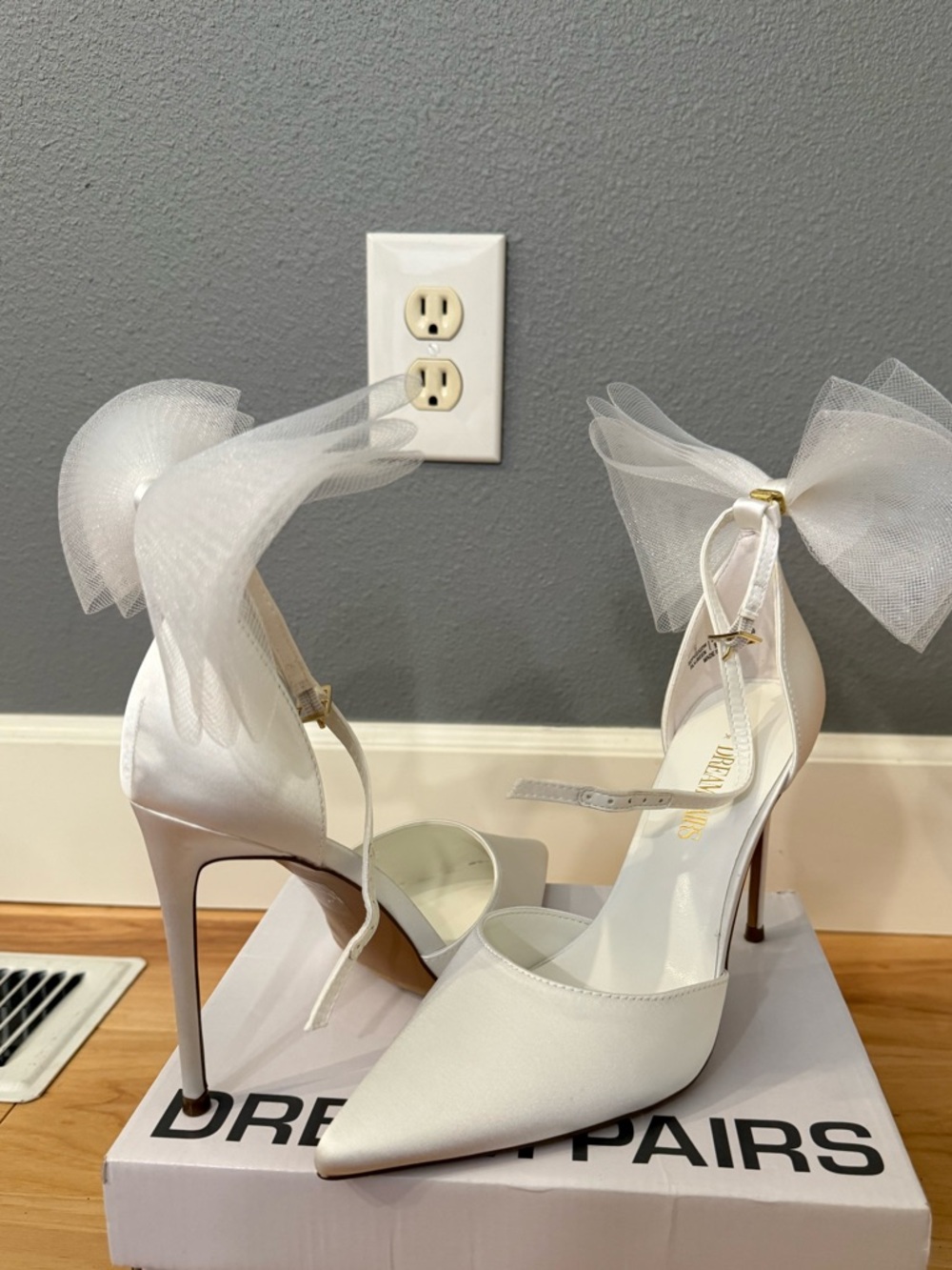 DREAM PAIRS Silky Pointed Toe Bow Stiletto Heel Pumps